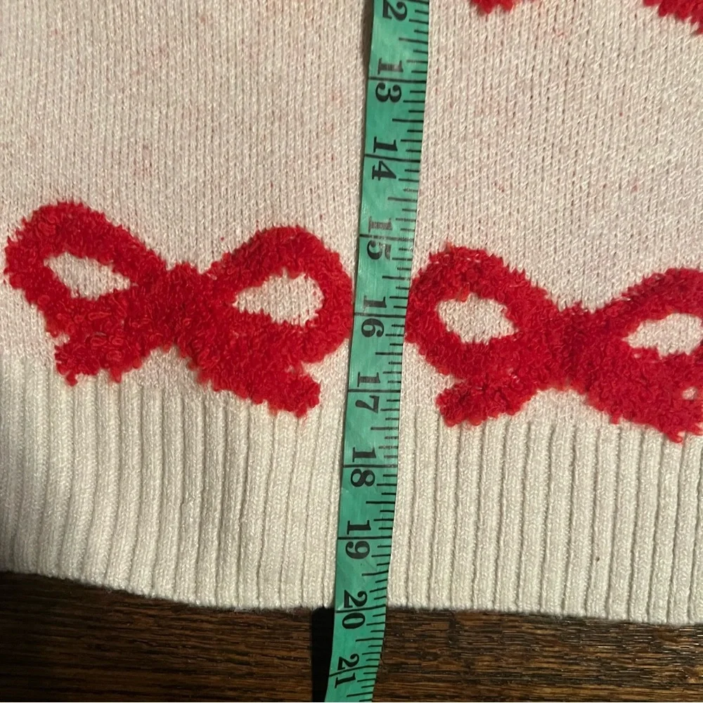 VIci cream with red bow cropped sweater size medium